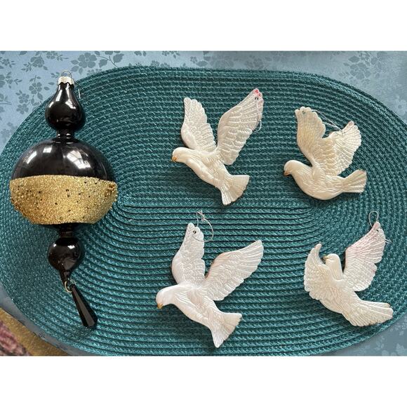 Vintage Christmas Ornament Lot – Black Gold Finial & 4 Pearlized Flying Doves - Picture 2 of 9